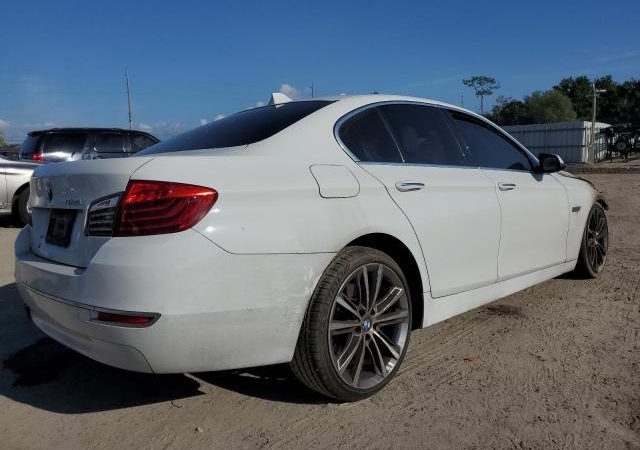 BMW F10 528 2013 Белый (300) 2000 см3