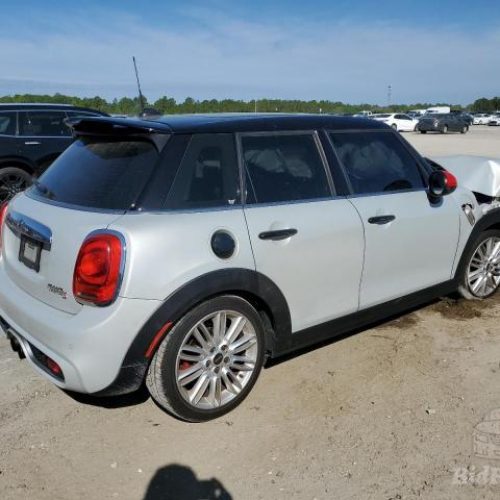 MINI F55 2015 Белый (A62) 2000 см3