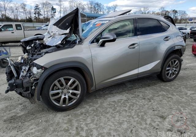 Lexus NX 200t 2015 Серебро 1J7 2000 см3