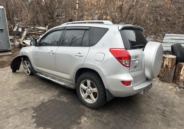 Toyota RAV 4 2006 Серебро 1F7 2000 см3