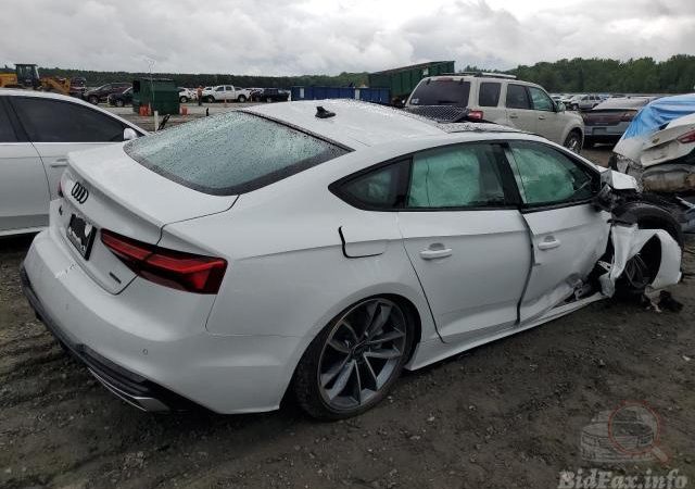 Audi A5 2024 Белый 2Y 2000 см3